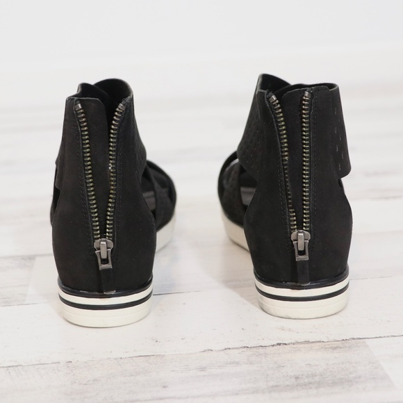 Eileen Fisher Black Sandals - Picture 6 of 7